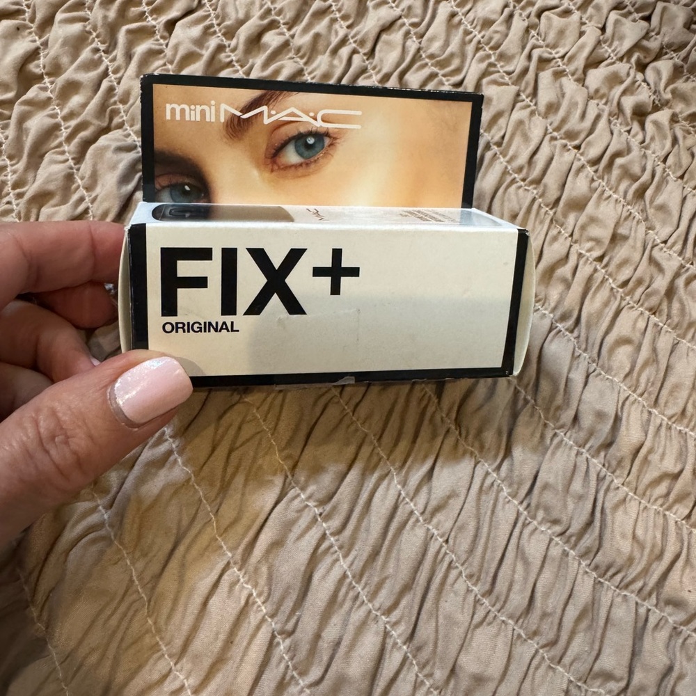 MAC Cosmetics Fix+ Setting Spray - Picture 2 of 3